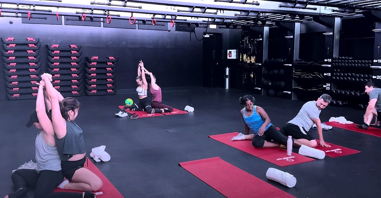partner yoga shoulder and hip flexor stretch